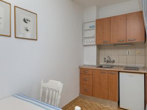 18323842-Ferienwohnung-4-Omiš-300x225-4