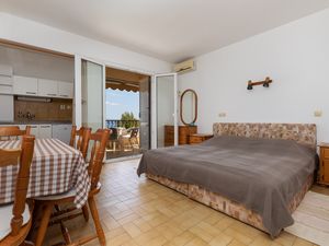 18323252-Ferienwohnung-4-Omiš-300x225-1