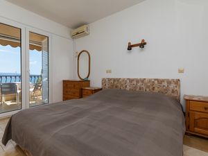 18323252-Ferienwohnung-4-Omiš-300x225-3