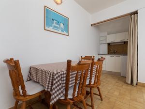 18323252-Ferienwohnung-4-Omiš-300x225-5