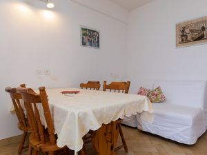 18321543-Ferienwohnung-4-Omiš-300x225-5