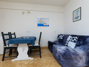 18323352-Ferienwohnung-2-Omiš-300x225-1