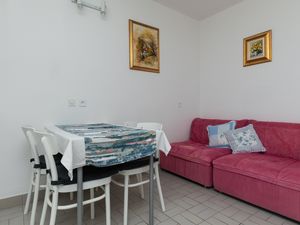 18322646-Ferienwohnung-2-Omiš-300x225-1