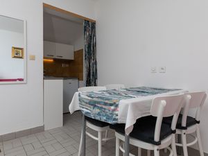 18322646-Ferienwohnung-2-Omiš-300x225-2