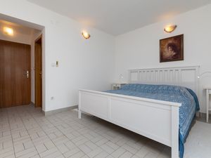 18322646-Ferienwohnung-2-Omiš-300x225-4