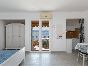 18322646-Ferienwohnung-2-Omiš-300x225-5