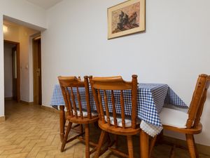 18323490-Ferienwohnung-4-Omiš-300x225-2