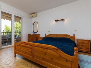 18323490-Ferienwohnung-4-Omiš-300x225-3