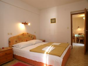 18321779-Ferienwohnung-4-Omiš-300x225-5