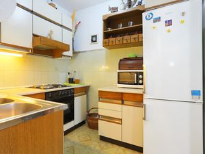 18322177-Ferienwohnung-4-Omiš-300x225-4