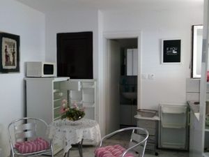 18322300-Ferienwohnung-2-Omiš-300x225-1