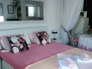 18322300-Ferienwohnung-2-Omiš-300x225-4