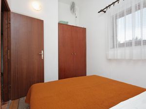 18511196-Ferienwohnung-3-Omiš-300x225-5