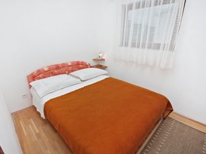 18510368-Ferienwohnung-3-Omiš-300x225-4