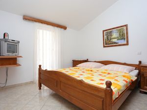 18698800-Ferienwohnung-4-Omiš-300x225-4