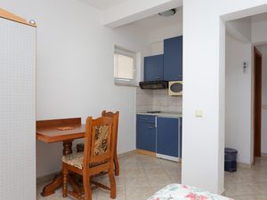 18688064-Ferienwohnung-2-Omiš-300x225-1