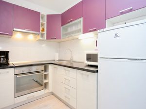 18693459-Ferienwohnung-6-Omiš-300x225-5