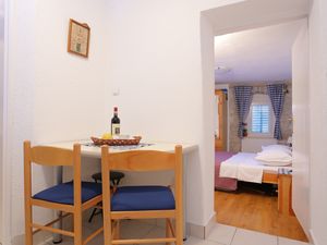 18689142-Ferienwohnung-2-Omiš-300x225-1