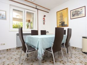 18689237-Ferienwohnung-6-Omiš-300x225-1