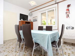 18689237-Ferienwohnung-6-Omiš-300x225-2