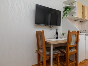 18921868-Ferienwohnung-2-Omiš-300x225-1