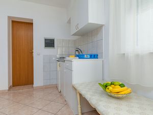 18953266-Ferienwohnung-5-Omiš-300x225-5