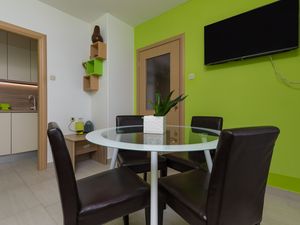 18955141-Ferienwohnung-4-Omiš-300x225-1