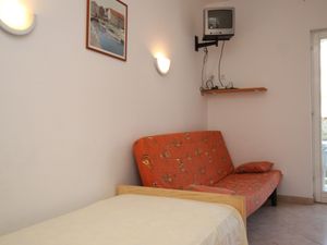 19086312-Ferienwohnung-3-Omiš-300x225-2