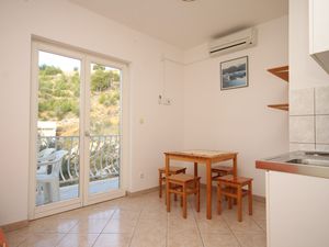 19086312-Ferienwohnung-3-Omiš-300x225-3