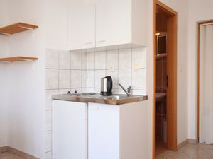 19086312-Ferienwohnung-3-Omiš-300x225-4