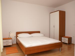 19125880-Ferienwohnung-4-Omiš-300x225-5