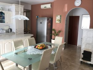 21720399-Ferienwohnung-7-Omiš-300x225-5