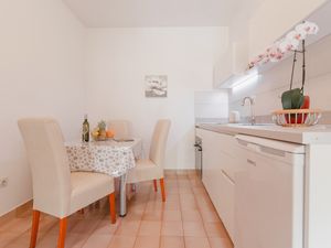 22124005-Ferienwohnung-4-Omiš-300x225-4