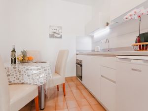 22124005-Ferienwohnung-4-Omiš-300x225-5