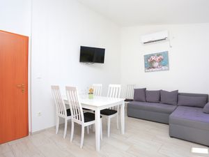 22193183-Ferienwohnung-6-Omiš-300x225-3