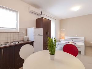 22193197-Ferienwohnung-3-Omiš-300x225-2