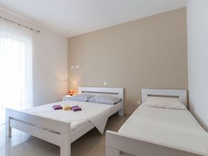 22193197-Ferienwohnung-3-Omiš-300x225-4