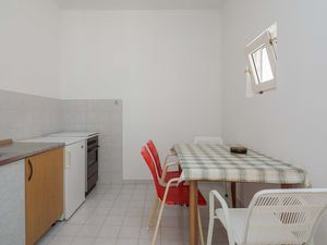 22389235-Ferienwohnung-4-Omiš-300x225-1