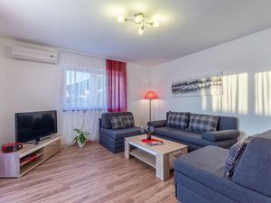 23036299-Ferienwohnung-6-Omiš-300x225-4