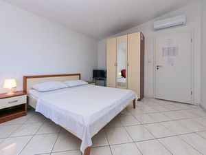 23471299-Ferienwohnung-2-Omiš-300x225-5