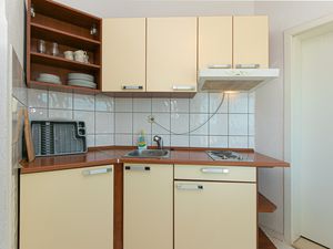 23471300-Ferienwohnung-2-Omiš-300x225-4