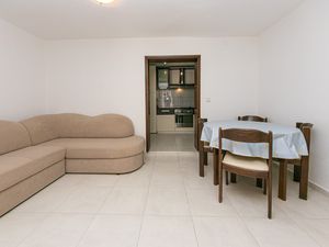 23470856-Ferienwohnung-5-Omiš-300x225-1