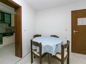 23470856-Ferienwohnung-5-Omiš-300x225-3