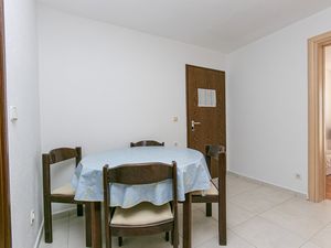 23470856-Ferienwohnung-5-Omiš-300x225-4