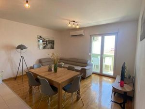 23658818-Ferienwohnung-4-Omiš-300x225-3