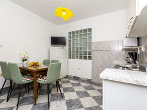 23685607-Ferienwohnung-5-Omiš-300x225-1