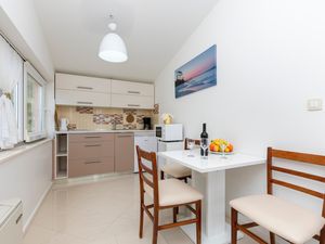 23685611-Ferienwohnung-3-Omiš-300x225-4