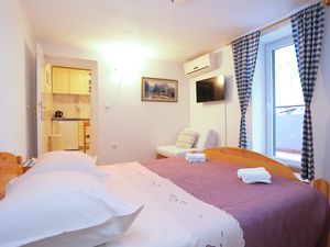 23927701-Ferienwohnung-2-Omiš-300x225-1