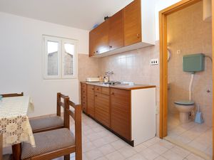 23926411-Ferienwohnung-3-Omiš-300x225-2