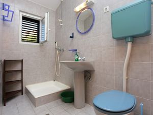 23926411-Ferienwohnung-3-Omiš-300x225-5